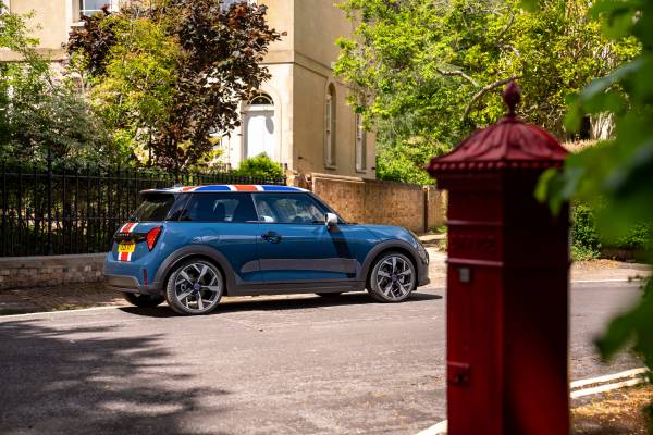 BB Junior Laugh & Play Mini Cooper Voiture Jouet 13,5cm bleu au meilleur prix sur BB Junior Laugh & Play Mini Cooper Voiture Jouet 13,5cm bleu au meilleur prix sur