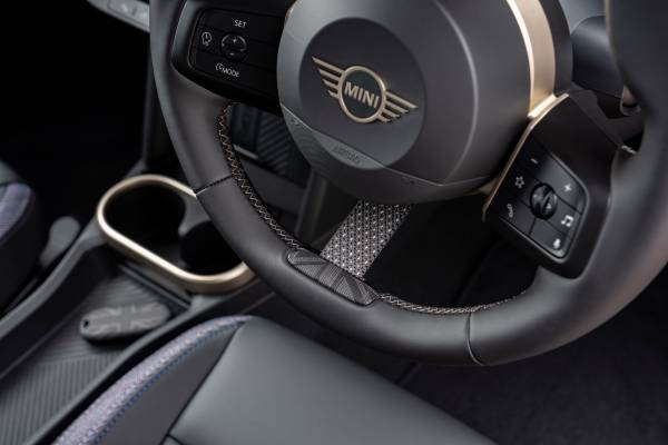 The new MINI Clubman. Moonwalk Grey metallic. (06/2015)