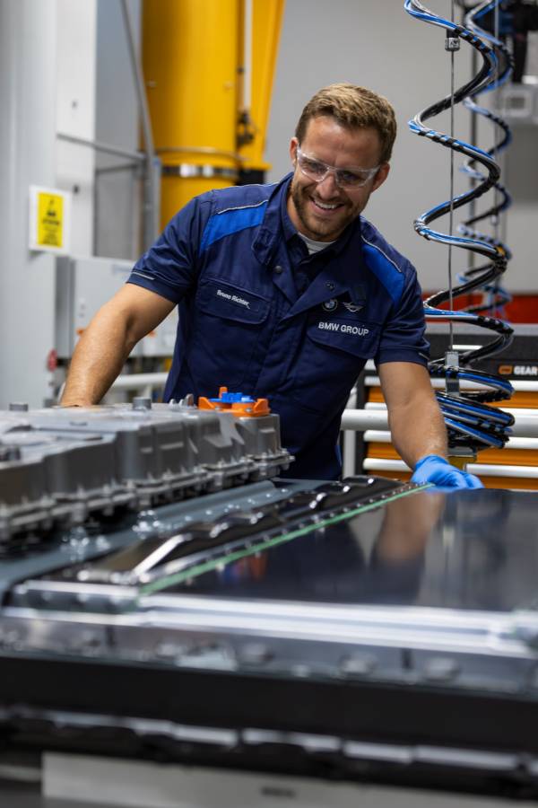 High-Voltage Battery Assembly at BMW Group Plant Woodruff. (07/2026)