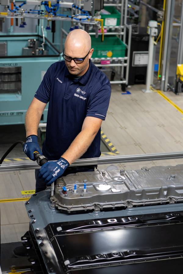 High-Voltage Battery Assembly at BMW Group Plant Woodruff. (07/2026)