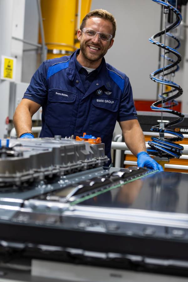 High-Voltage Battery Assembly at BMW Group Plant Woodruff. (07/2026)