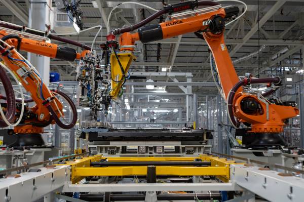 High-Voltage Battery Assembly at BMW Group Plant Woodruff. (07/2026)
