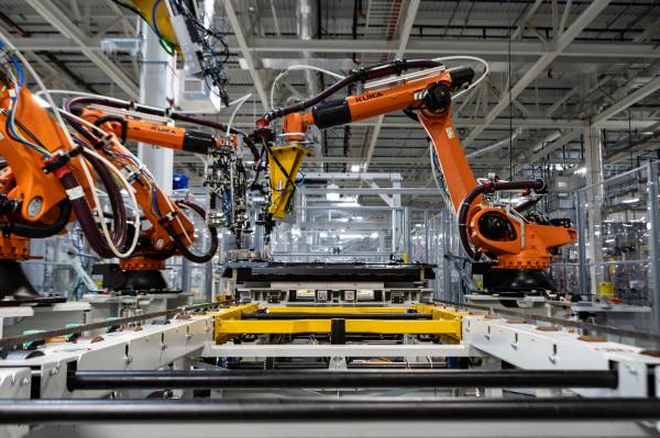 High-Voltage Battery Assembly at BMW Group Plant Woodruff. (07/2026)