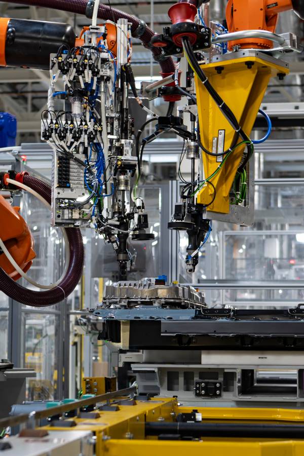 High-Voltage Battery Assembly at BMW Group Plant Woodruff. (07/2026)