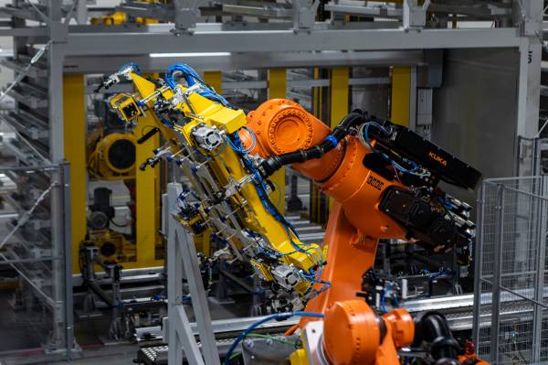 High-Voltage Battery Assembly at BMW Group Plant Woodruff. (07/2026)