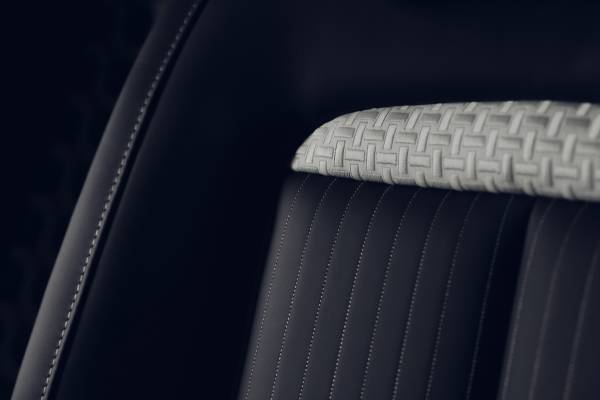 ROLLS-ROYCE GHOST SAVILE ROW: A CELEBRATION OF BESPOKE TAILORING AND PERSONAL STYLE