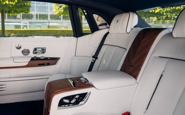 ROLLS-ROYCE PRESENTS PHANTOM CHERRY BLOSSOM: A PERSONAL TRIBUTE TO