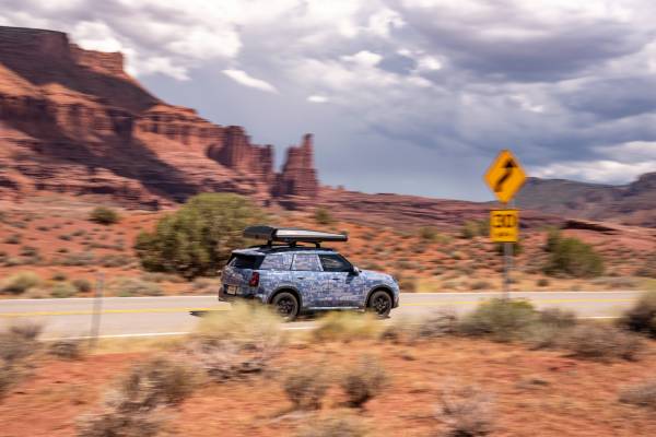 The new MINI Clubman. Leather Cross Punch Pure Burgundy. (06/2015)