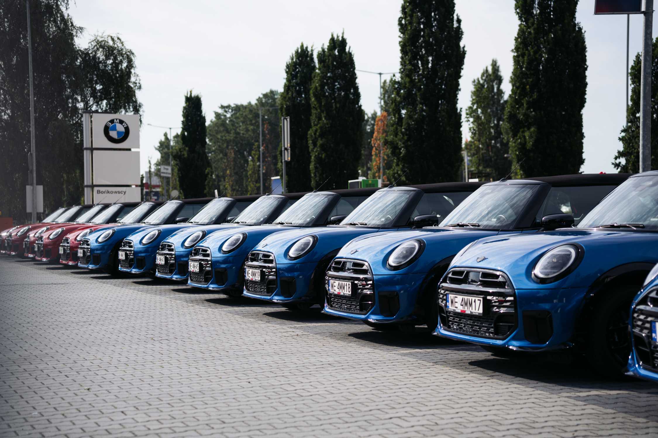 MINI wzmacnia dostępność mobilności premium: 27 MINI Cooper Cabrio S we flocie YourRent.