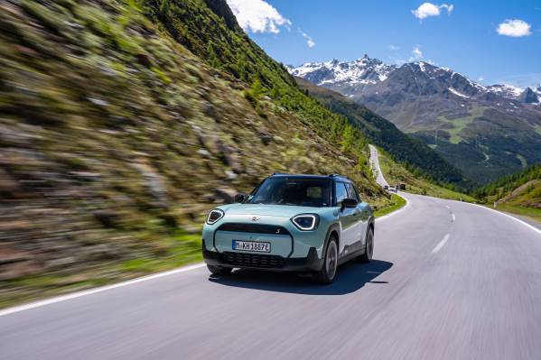 New electric MINI arrives on Hungarian roads