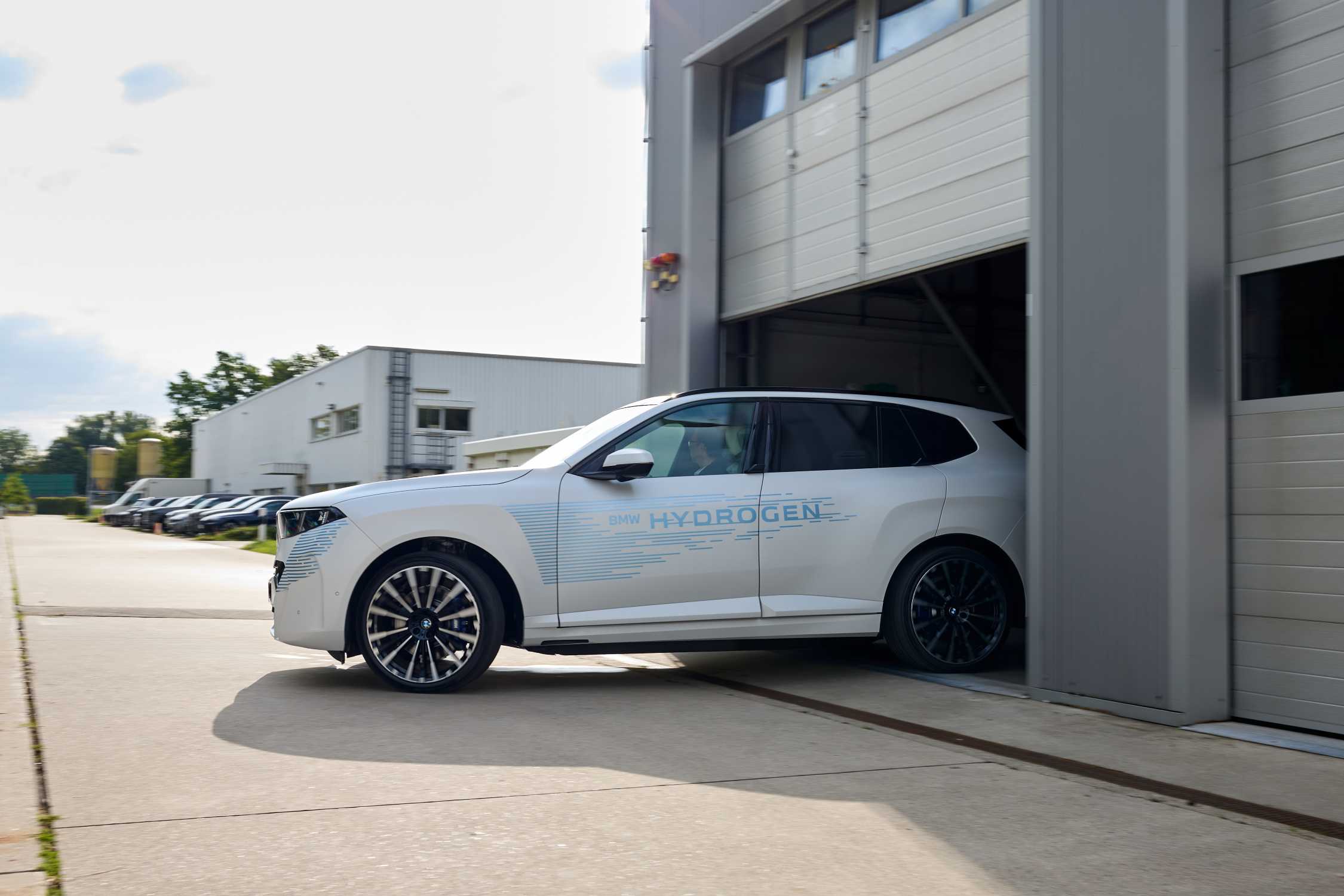 Testing of the new BMW iX5 Hydrogen (prototype), Aschheim 09/2026