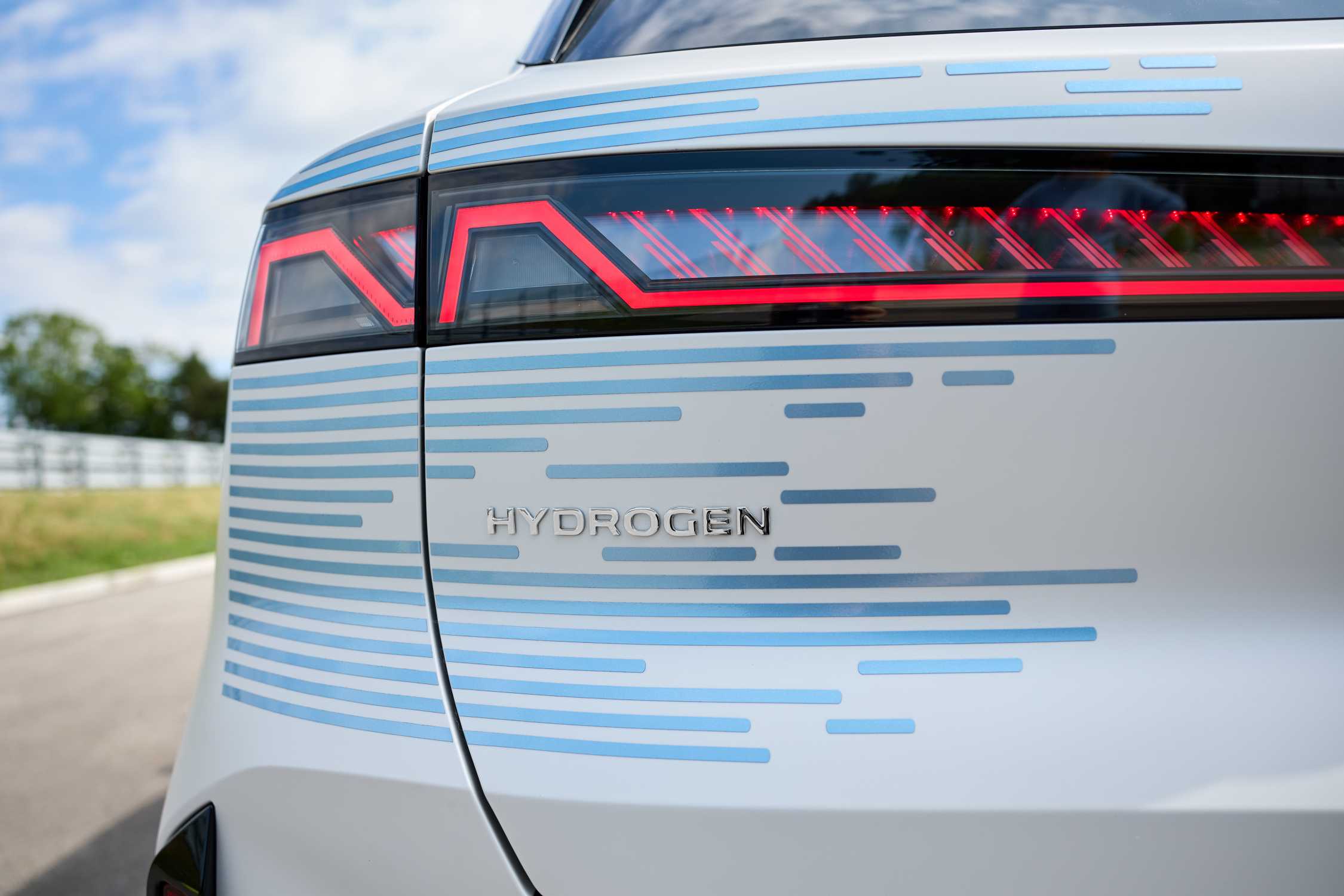 Testing of the new BMW iX5 Hydrogen (prototype), Aschheim 09/2026