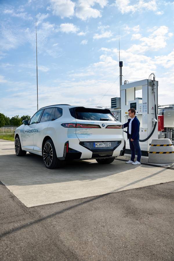 Refuelling Process for the BMW iX5 Hydrogen (Prototype), Aschheim 09/2026