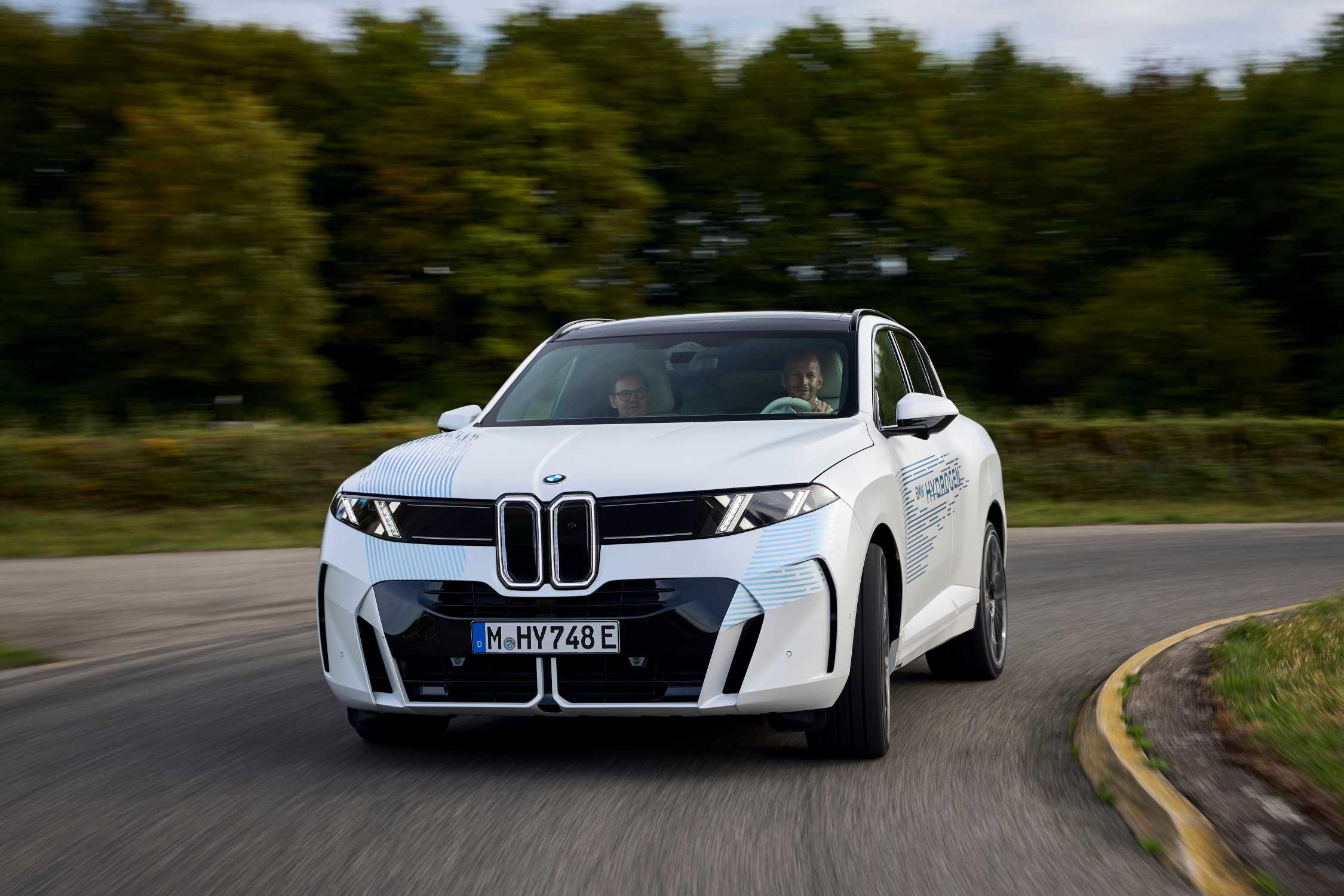 Testing of the new BMW iX5 Hydrogen (prototype), Aschheim 09/2026