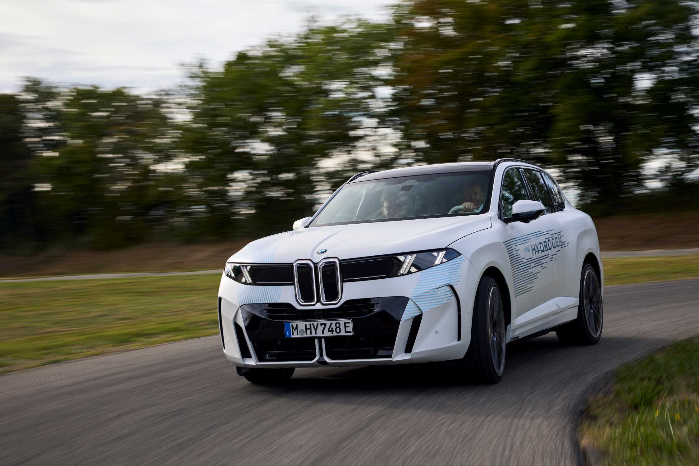 Testing of the new BMW iX5 Hydrogen (prototype), Aschheim 09/2026