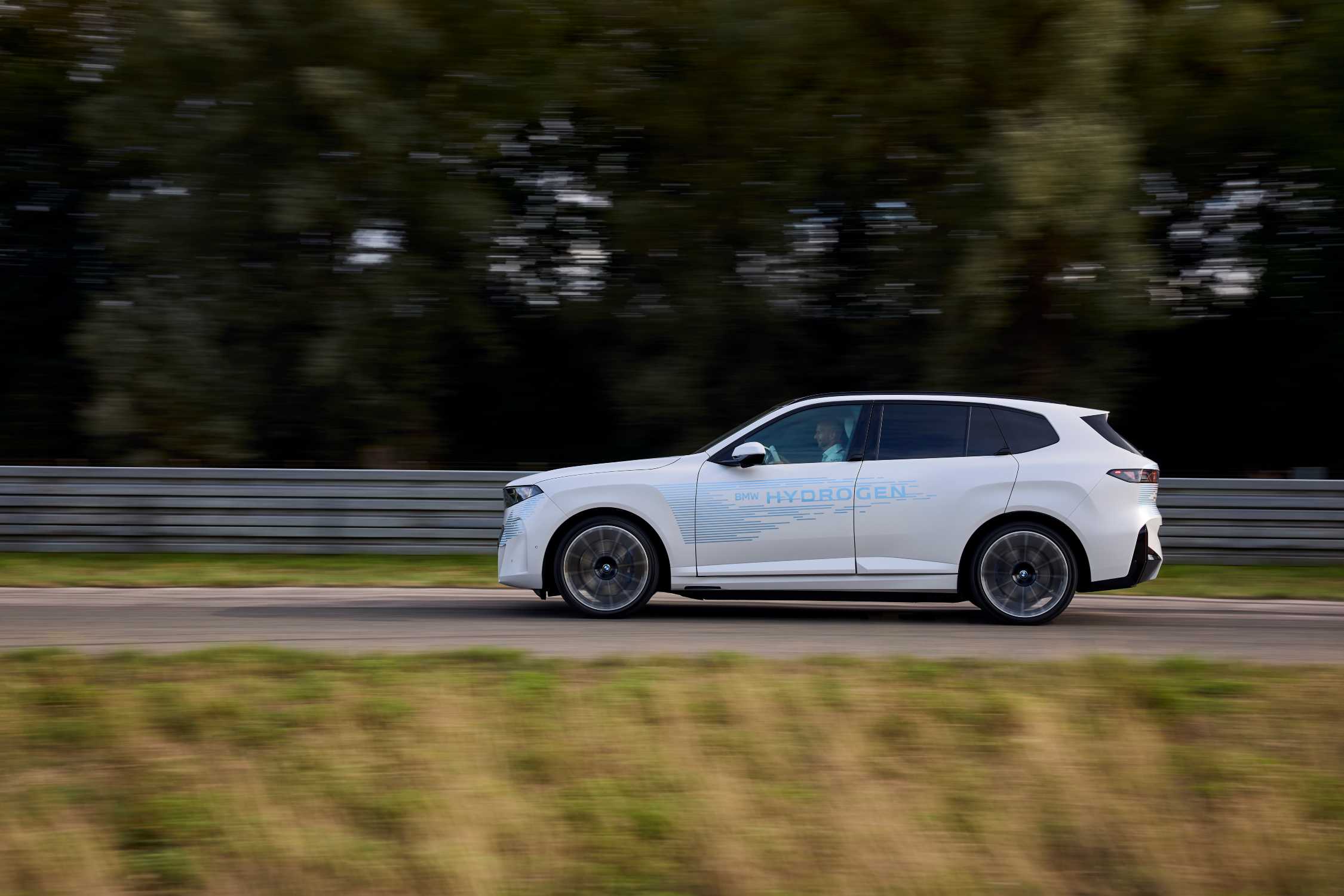 Testing of the new BMW iX5 Hydrogen (prototype), Aschheim 09/2026