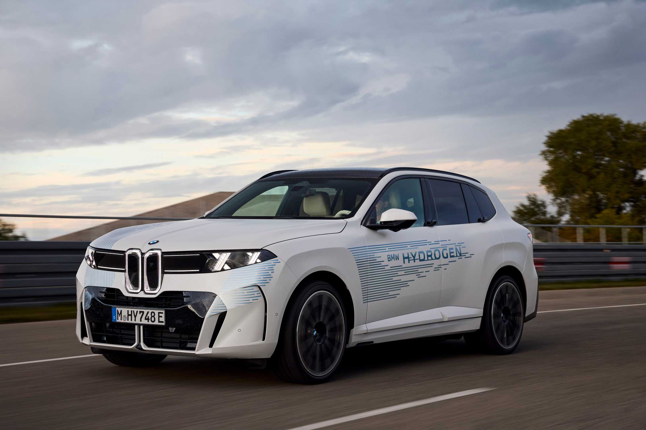 Testing of the new BMW iX5 Hydrogen (prototype), Aschheim 09/2026