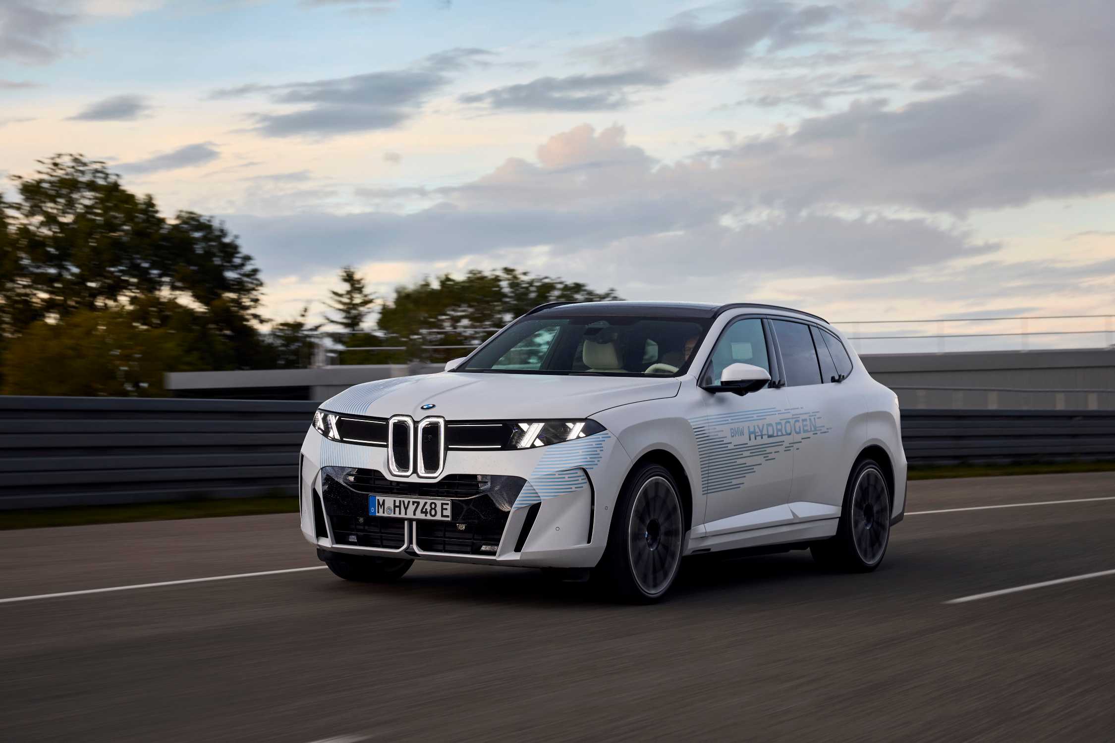 Testing of the new BMW iX5 Hydrogen (prototype), Aschheim 09/2026