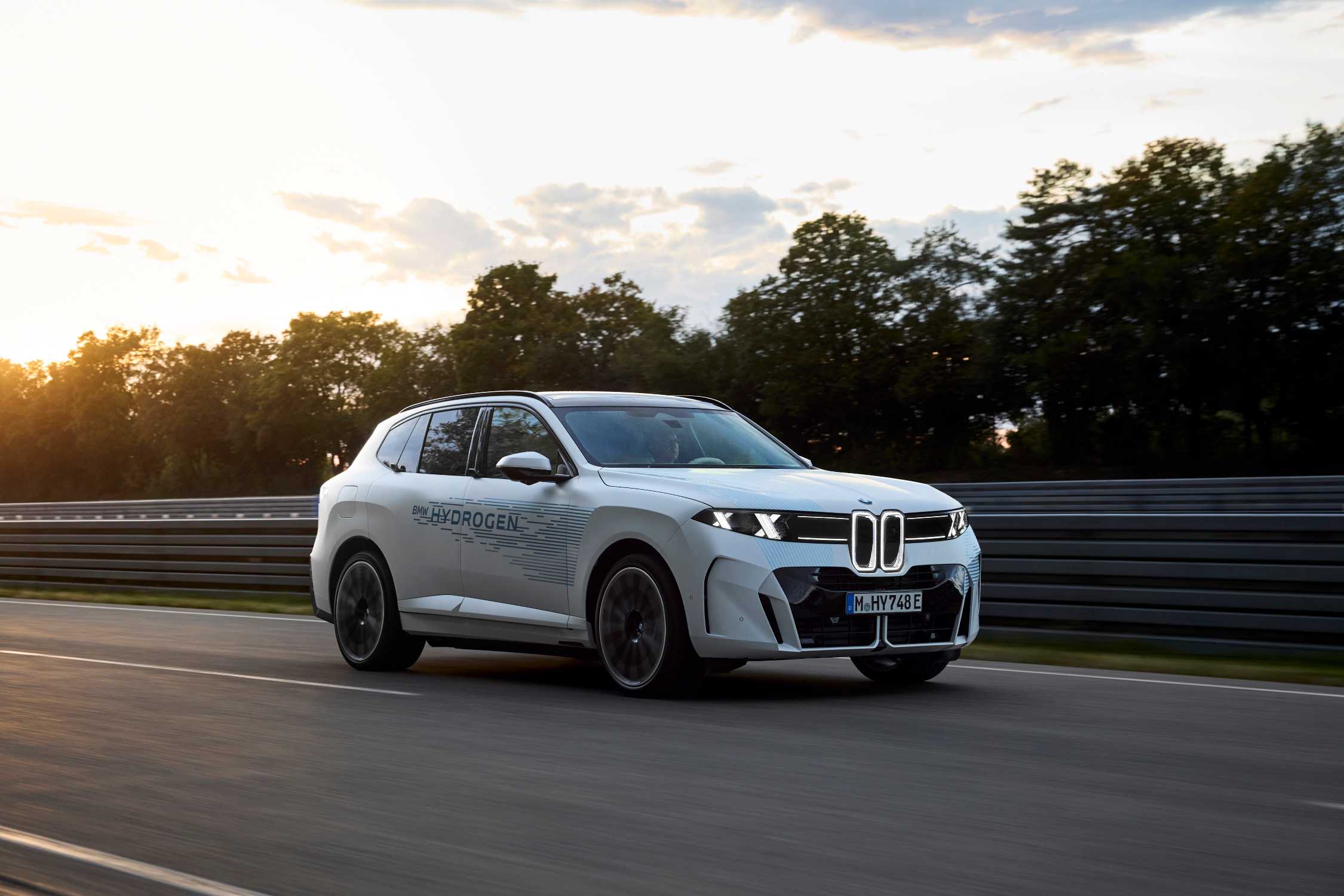 Testing of the new BMW iX5 Hydrogen (prototype), Aschheim 09/2026