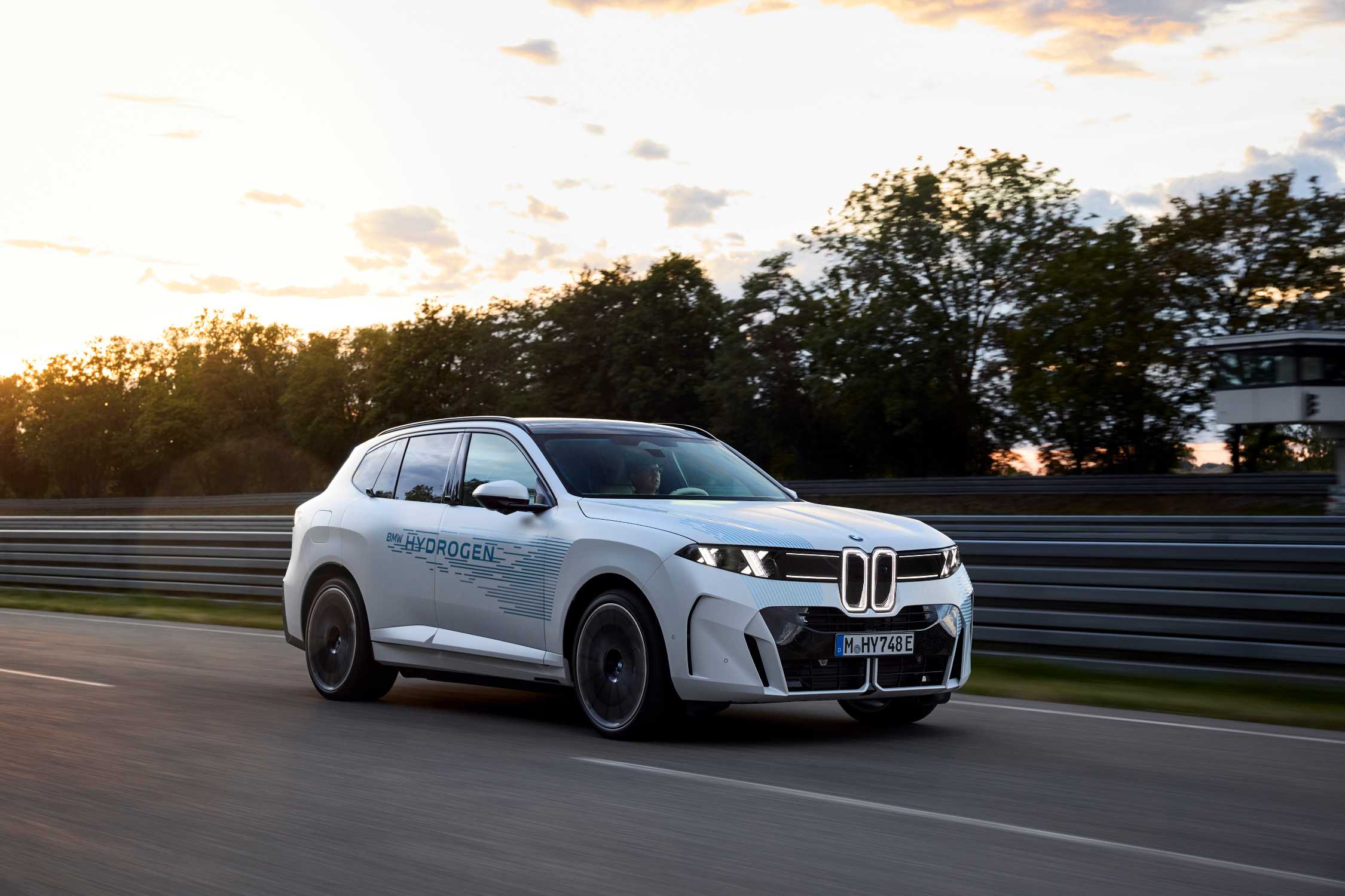 Testing of the new BMW iX5 Hydrogen (prototype), Aschheim 09/2026