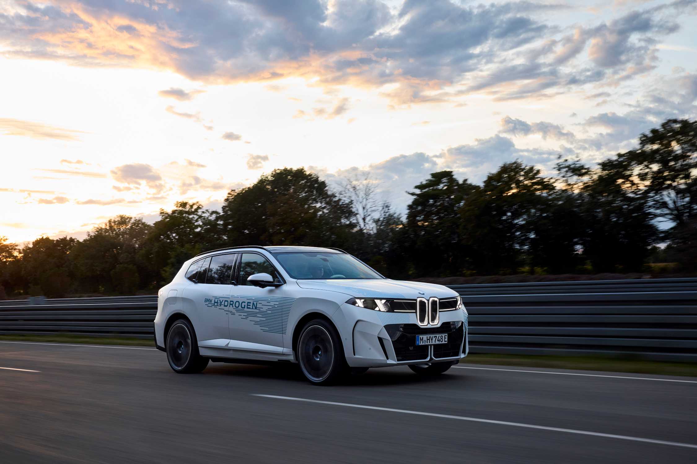 Testing of the new BMW iX5 Hydrogen (prototype), Aschheim 09/2026