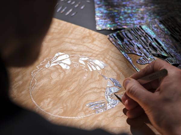 UNVEILING PHANTOM HUMMINGBIRD: THE FIRST ROLLS-ROYCE IN HISTORY WITH ABALONE SHELL MARQUETRY