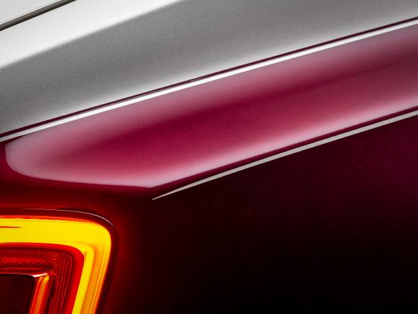 UNVEILING PHANTOM HUMMINGBIRD: THE FIRST ROLLS-ROYCE IN HISTORY WITH ABALONE SHELL MARQUETRY