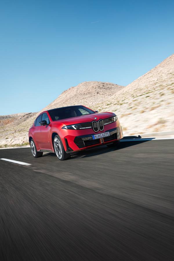 BMW iX4 M60 xDrive - Driving Shots (10/26)