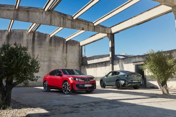 The new BMW iX2 xDrive30, Brooklyn Grey - Driving. (02/2024)