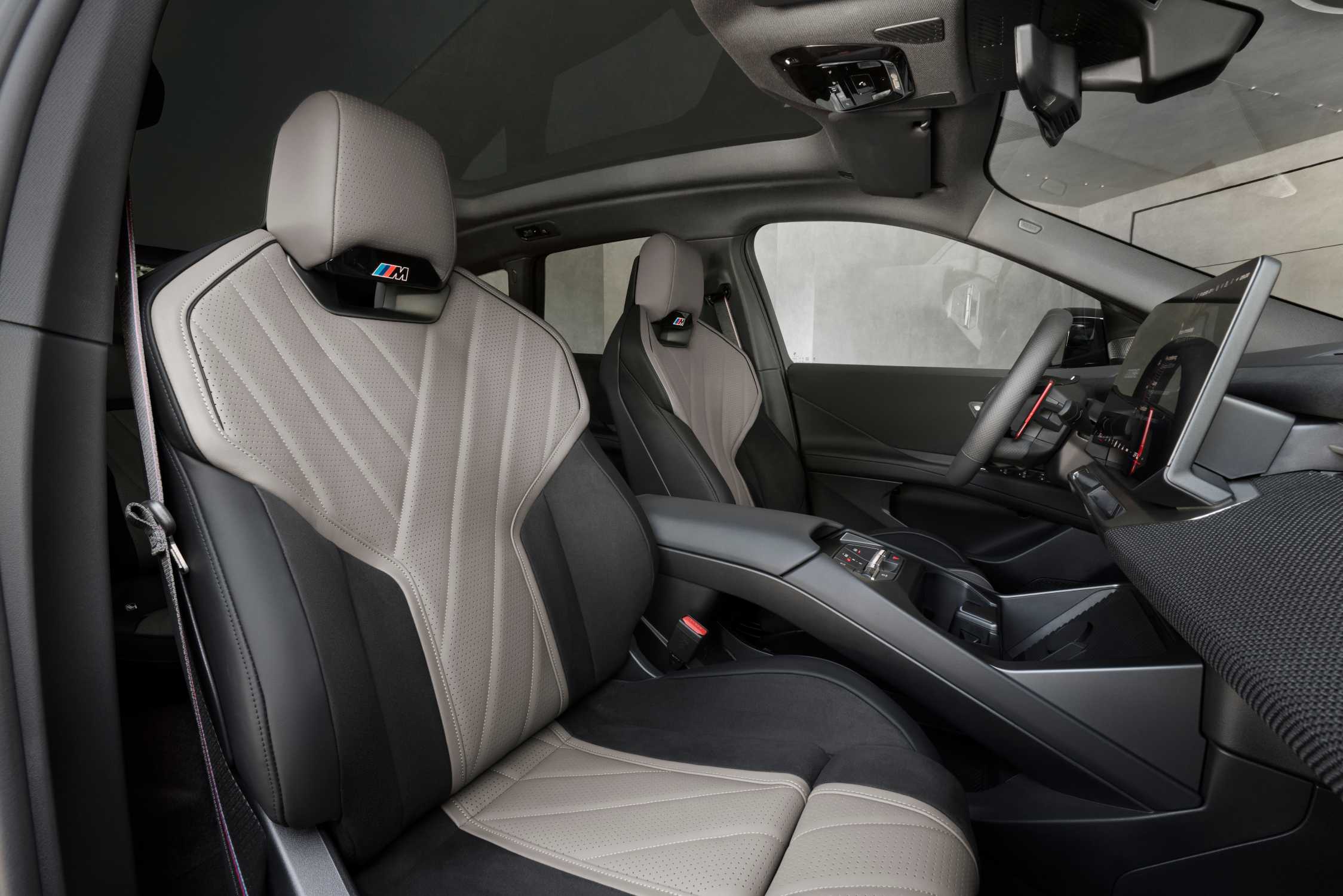 The new BMW iX3 M60 xDrive. (10/2026)