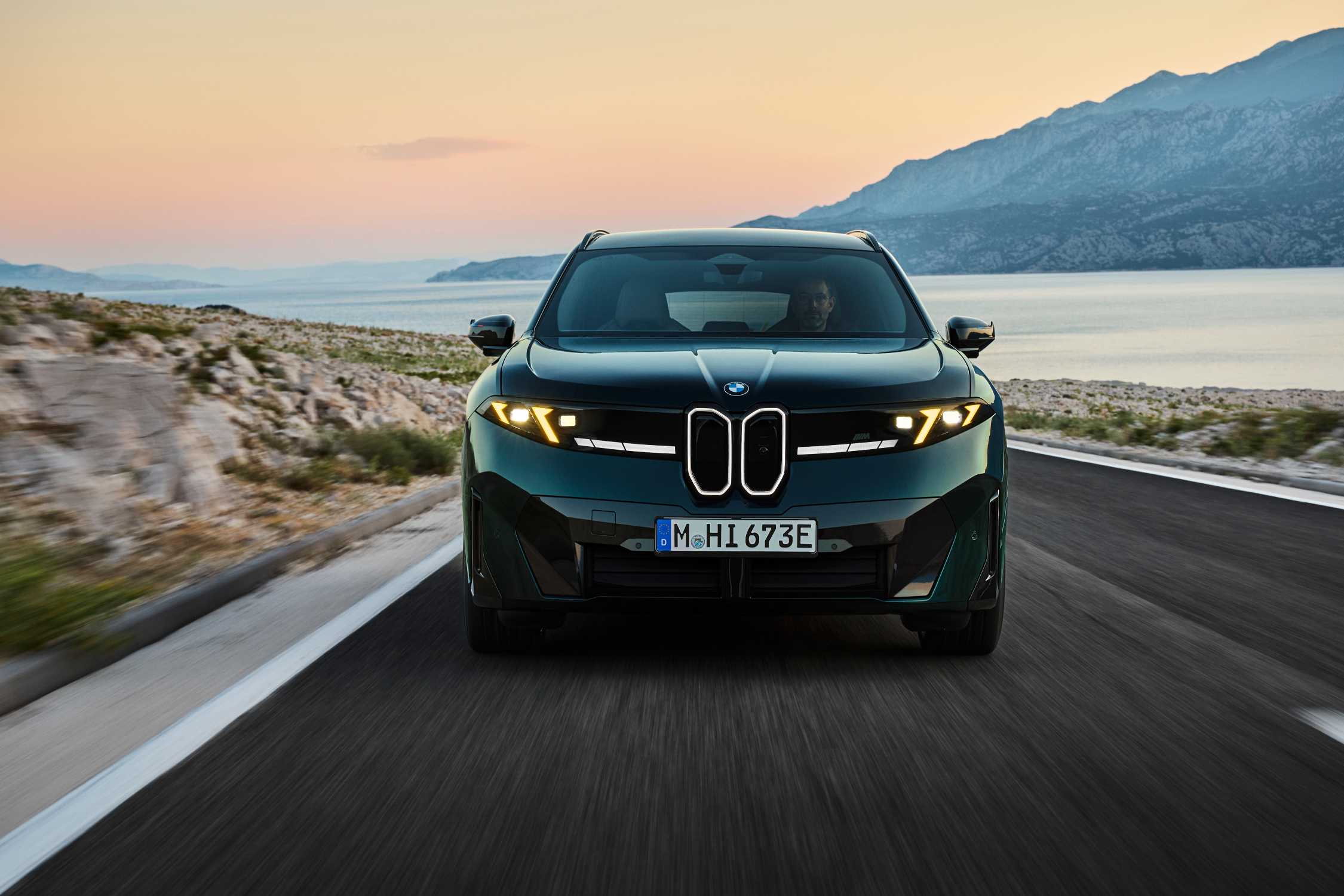 The new BMW iX3 M60 xDrive. (10/2026)
