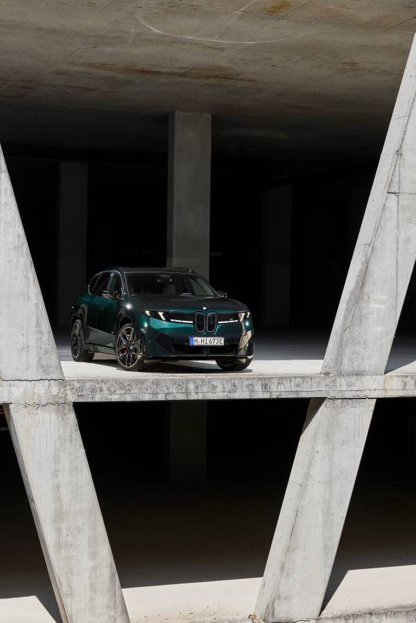 The new BMW iX3 M60 xDrive. (10/2026)