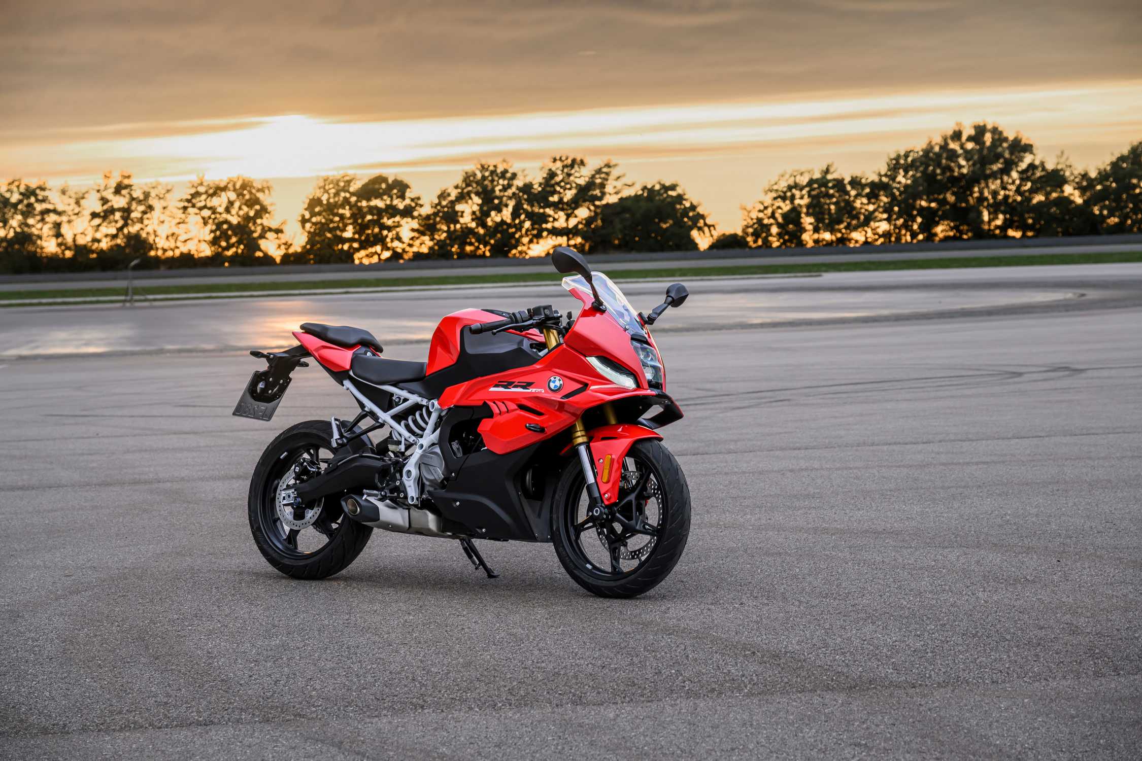 2027 BMW F 450 RR Lightweight Supersport Bike with 48 HP and Advanced Tech