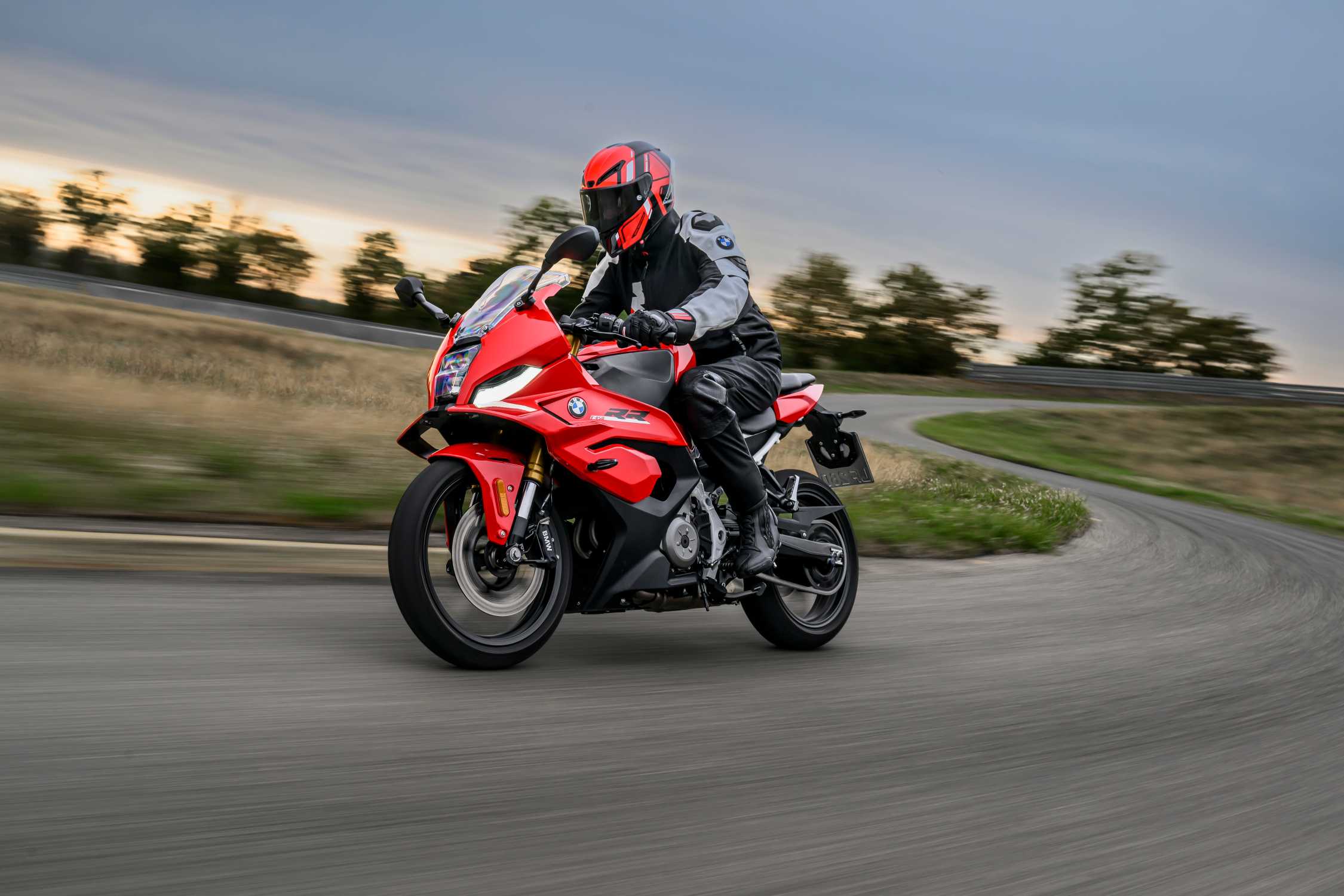 2027 BMW F 450 RR Lightweight Supersport Bike with 48 HP and Advanced Tech