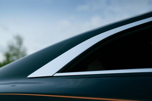 ROLLS-ROYCE SPECTRE SERIES II - FINISHED IN DARK EMERALD
