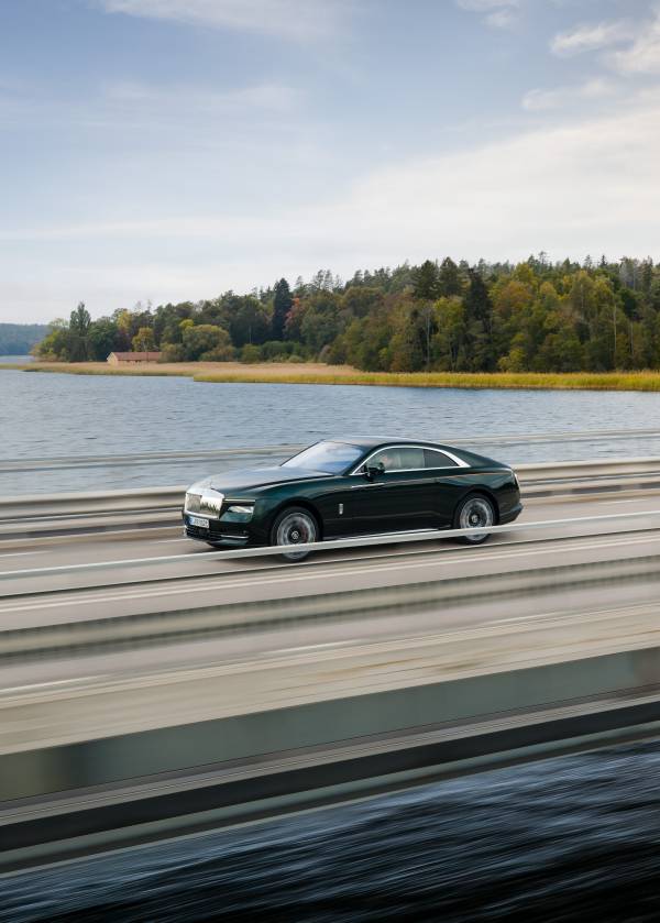 ROLLS-ROYCE SPECTRE SERIES II - FINISHED IN DARK EMERALD