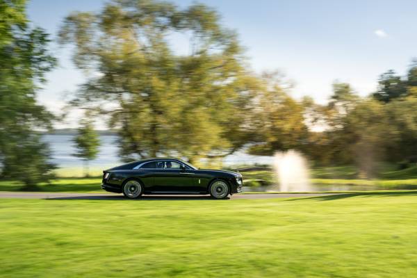 ROLLS-ROYCE SPECTRE SERIES II - FINISHED IN DARK EMERALD