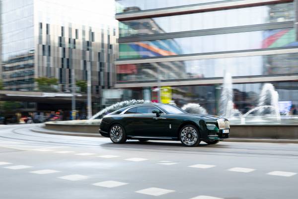 ROLLS-ROYCE SPECTRE SERIES II - FINISHED IN DARK EMERALD