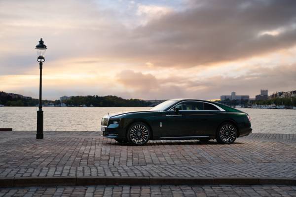 ROLLS-ROYCE SPECTRE SERIES II - FINISHED IN DARK EMERALD