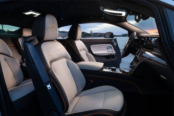 ROLLS-ROYCE SPECTRE SERIES II - FINISHED IN DARK EMERALD