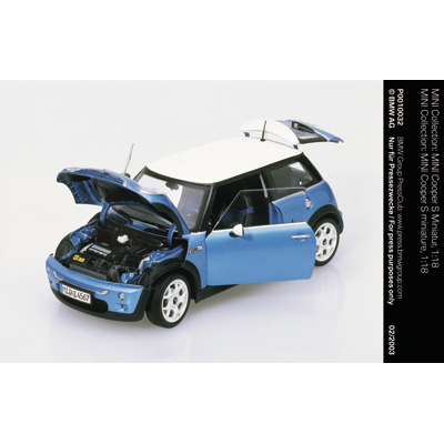 Mini Cooper SE Miniature 1:18 Island Blue Blue Collection Car