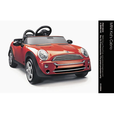 YOUNG MOTORERS TAKE ON QUICK CORNERS IN NEW MINI COOPER CONVERTIBLE CHILDREN S CAR