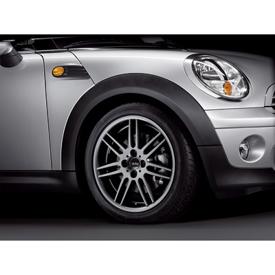 Double Spoke R99 metallic grey light alloy wheels (02/2007)