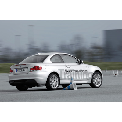 Sicherheit und Souveränität treffen Fahrdynamik.BMW Fahrer-Trainings und  Erlebnisreisen 2008.
