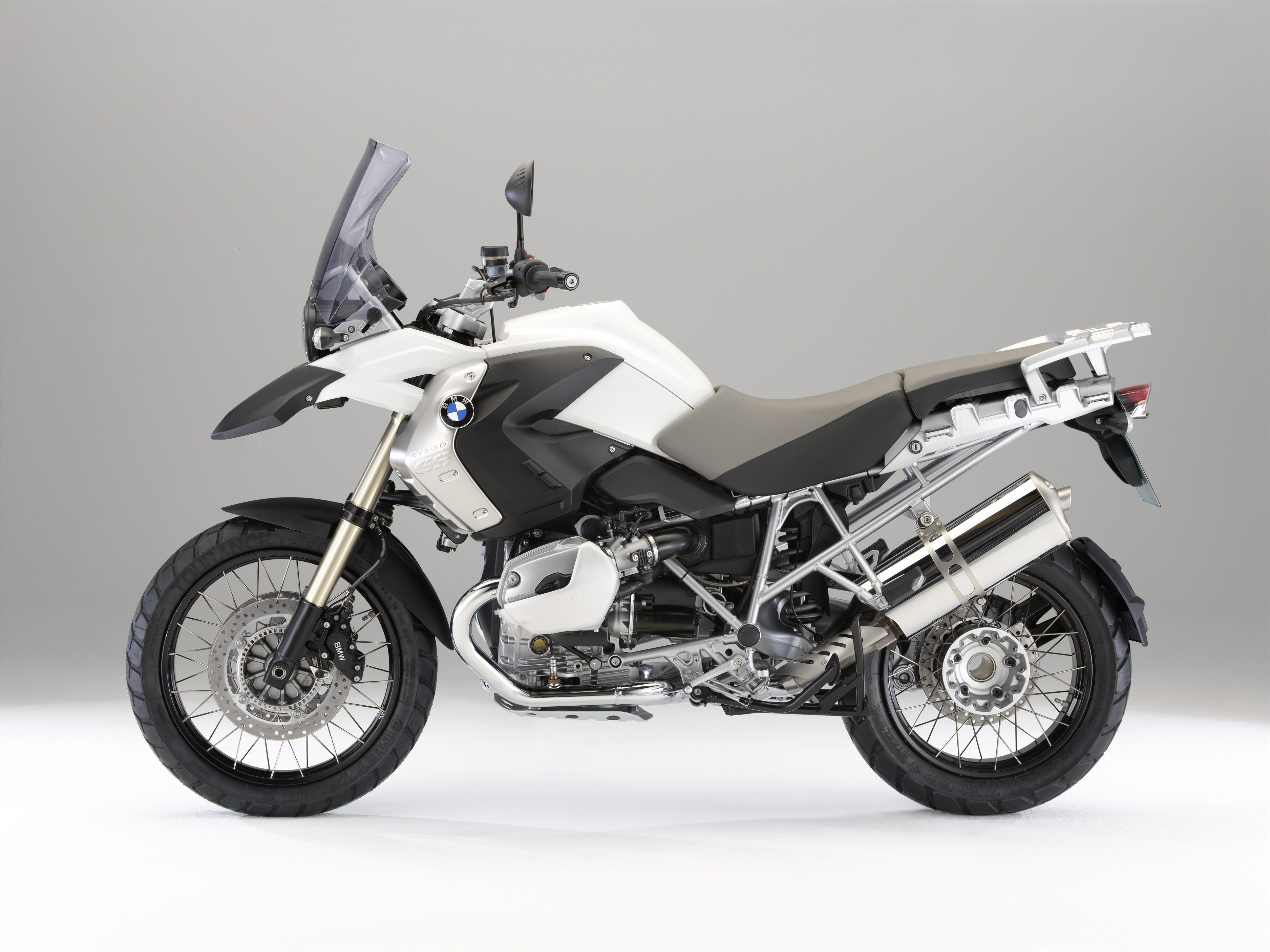 Esclusivo pacchetto Alpine White Version per la R 1200 GS. Edizione  limitata a soli 300 esemplari per celebrare le prime 500.000 GS prodotte