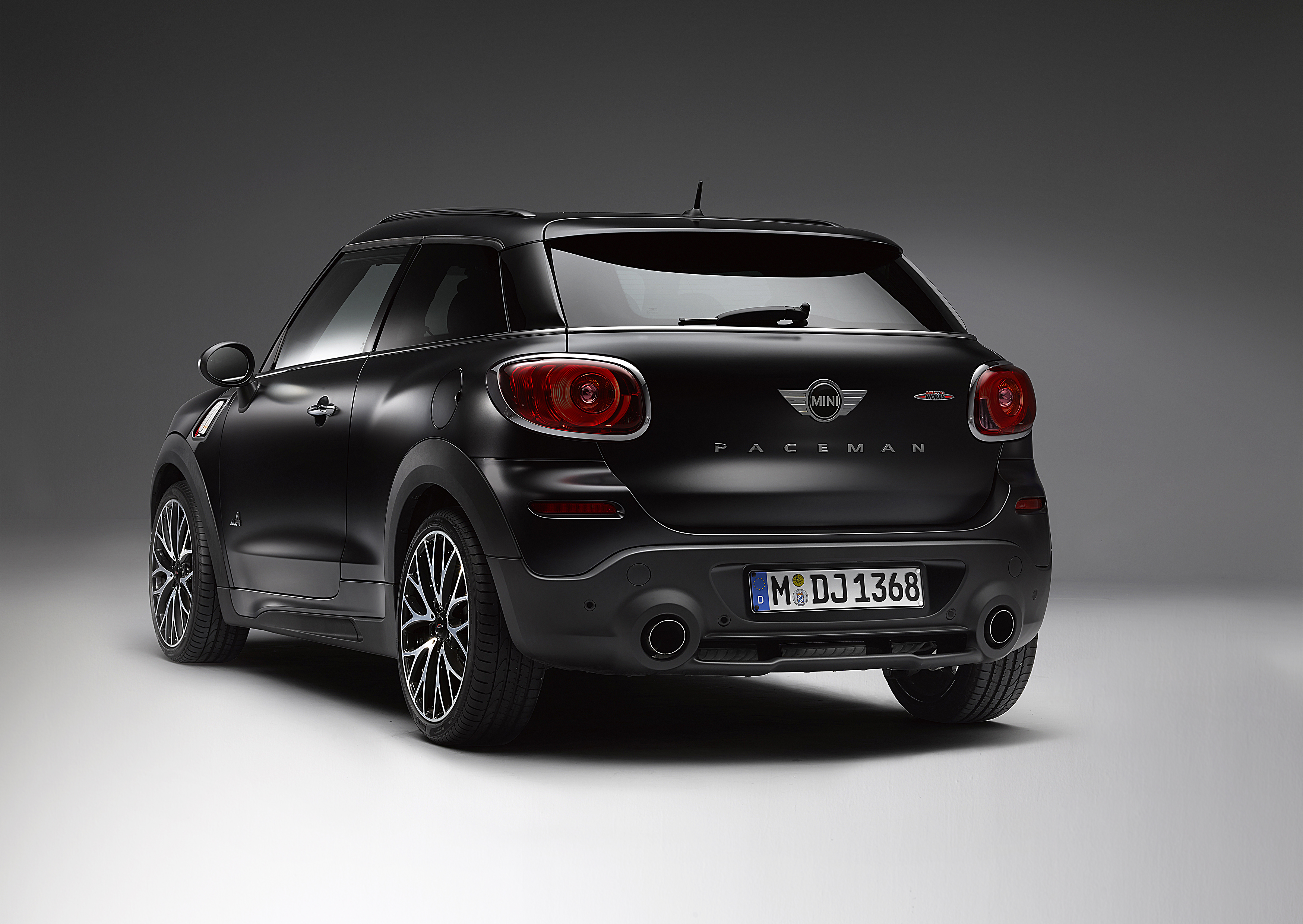 Highlight in matt: MINI now with exclusive Frozen Black metallic