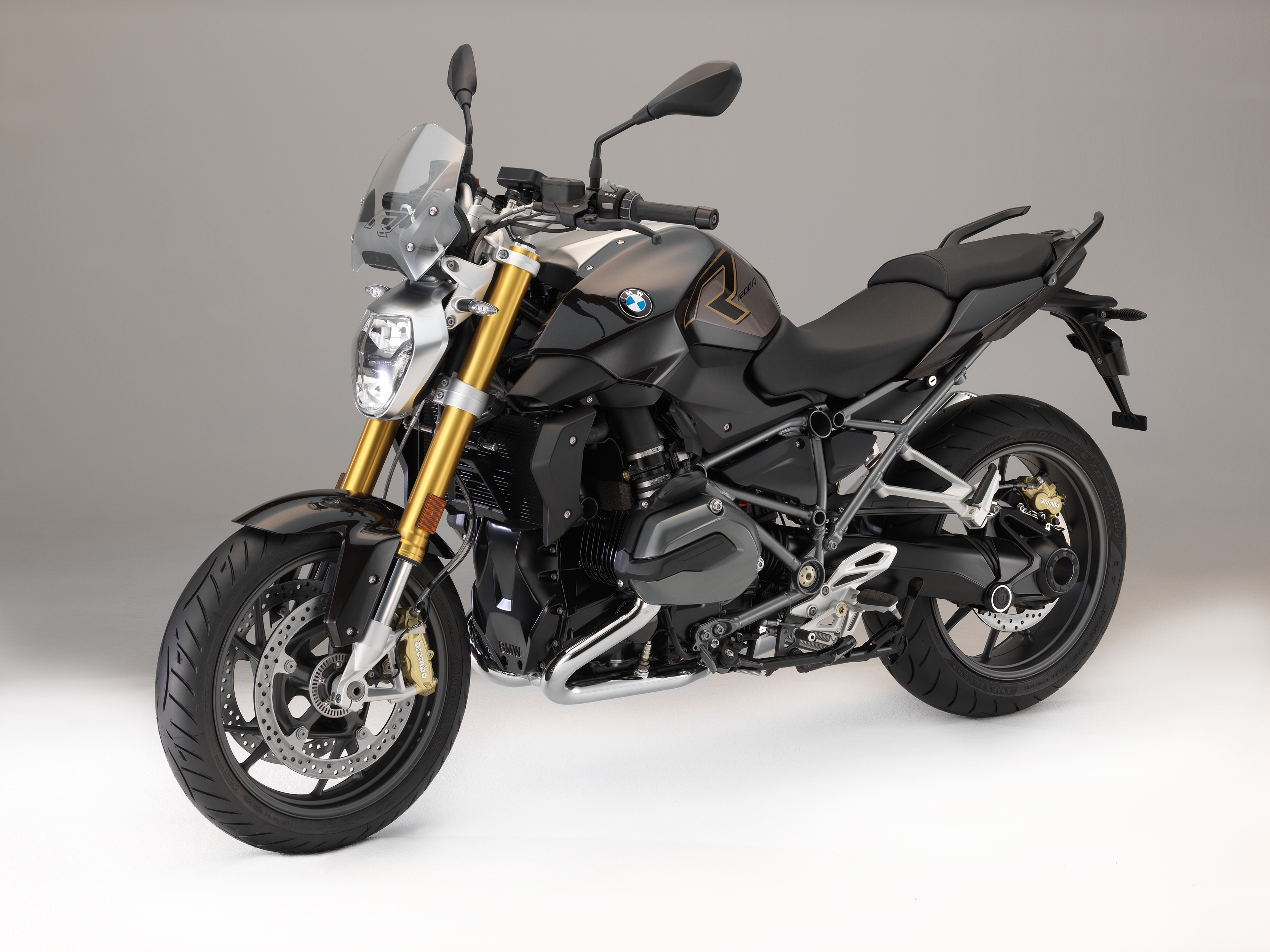 BMW Motorrad model facelift measures for model year 2018. New colours and optional  equipment for even greater safety and riding fun.