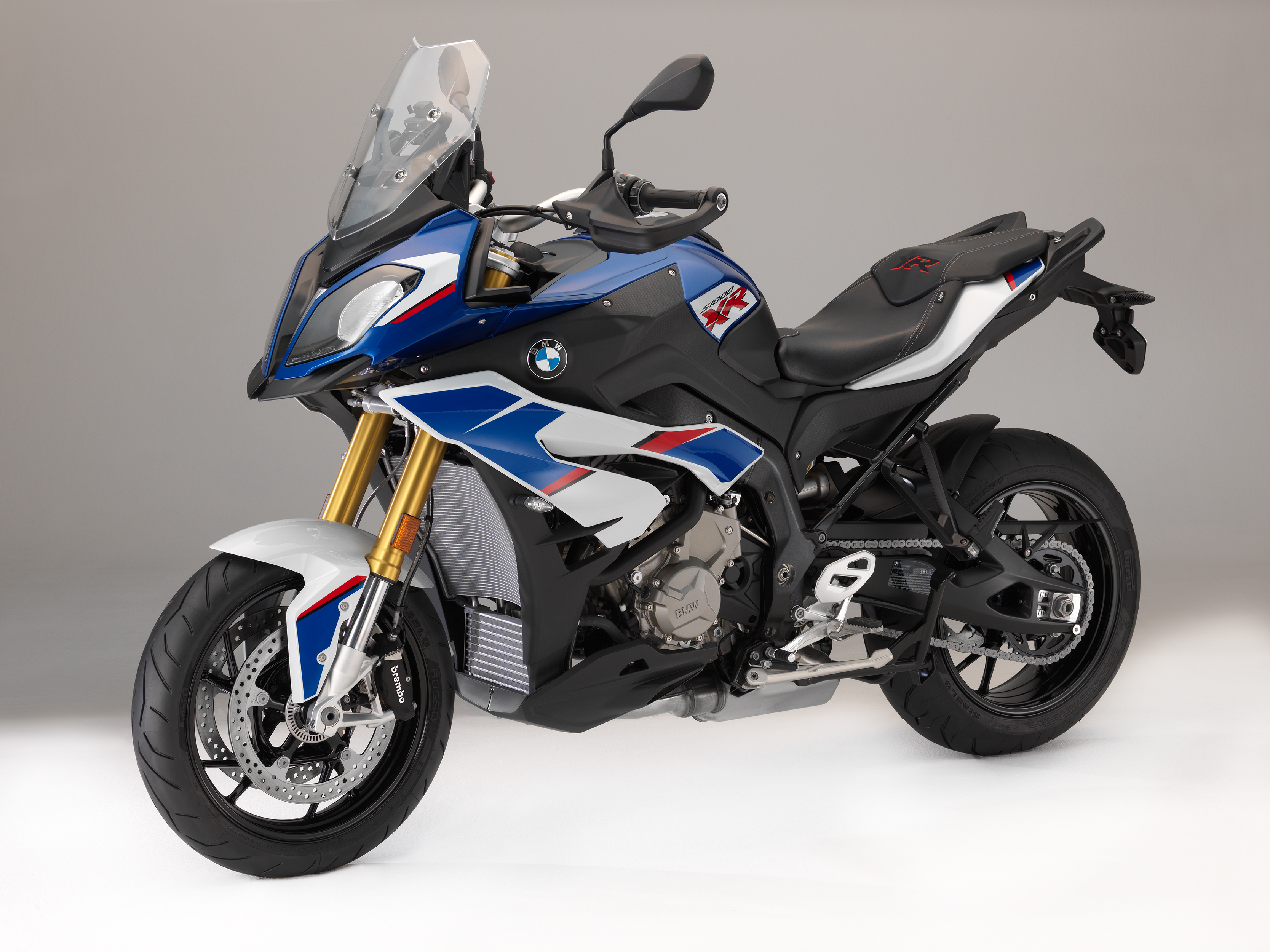 BMW Motorrad model facelift measures for model year 2018. New colours and optional  equipment for even greater safety and riding fun.