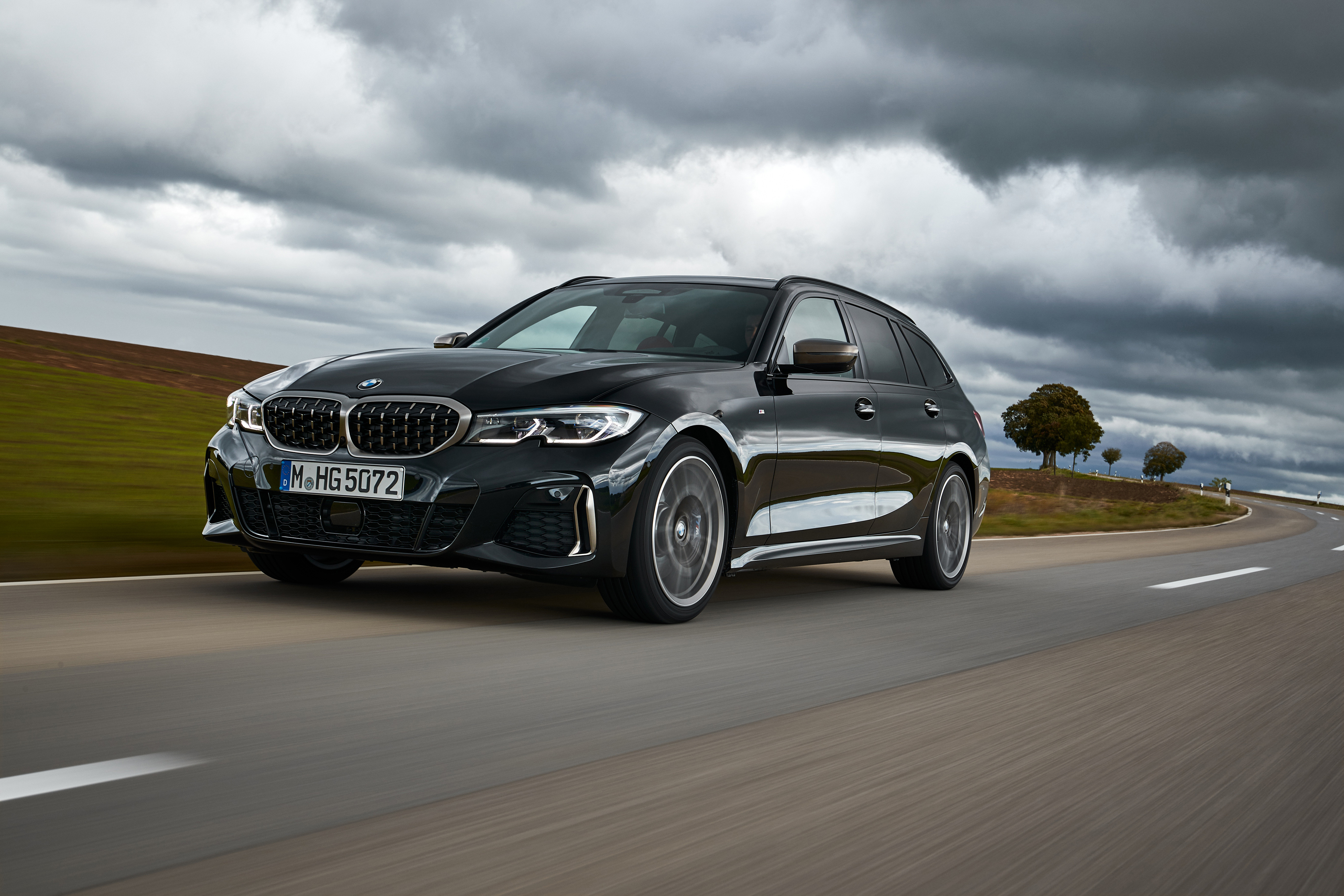 The new BMW M340i xDrive Touring, Black Sapphire metallic (10/2019).