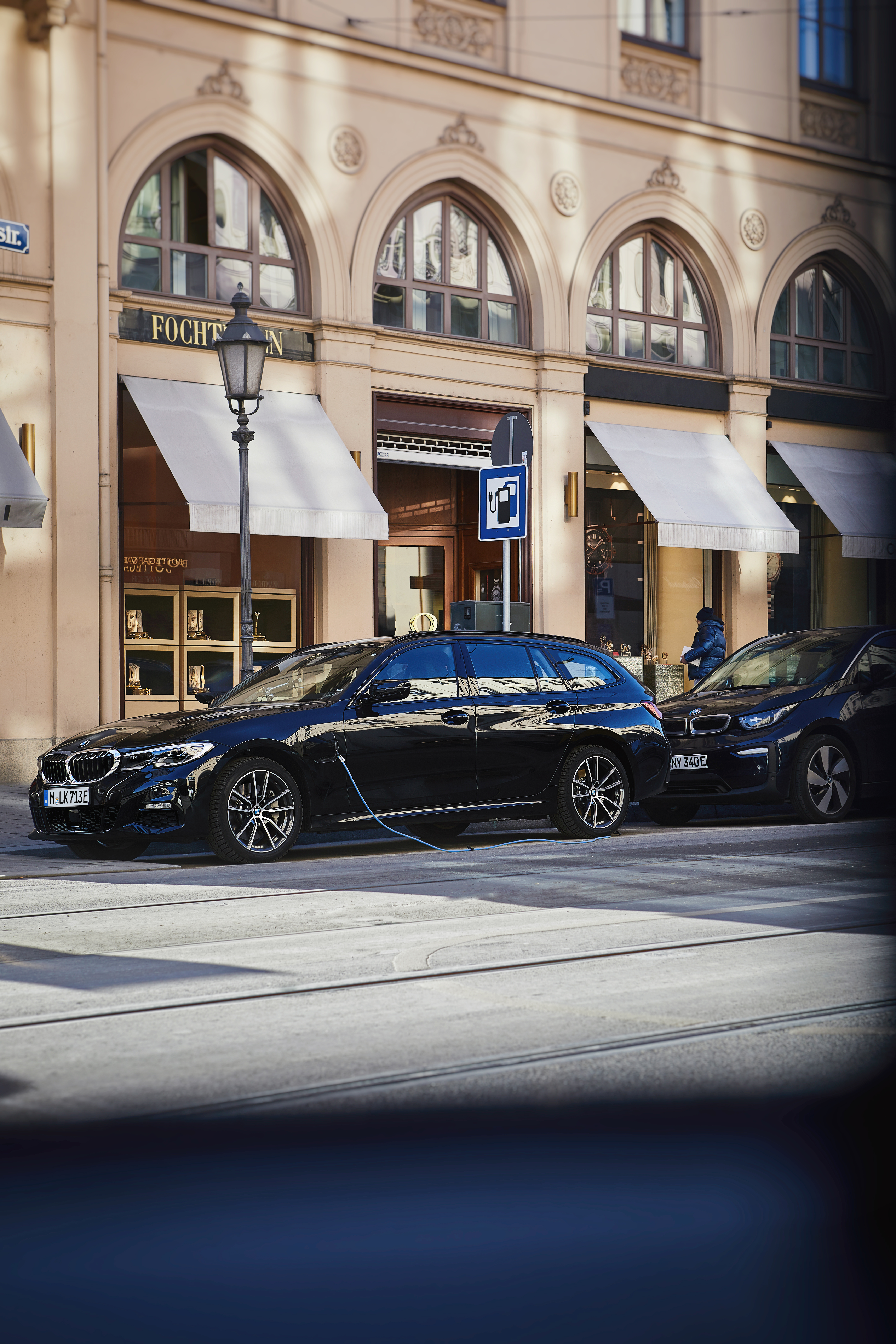File:BMW G21 M340i xDrive Black Sapphire Metallic (4).jpg